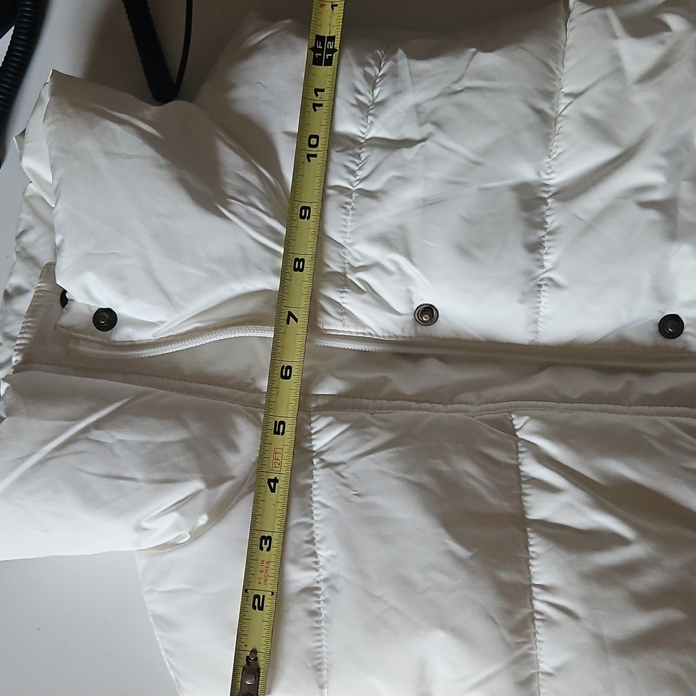 Old Navy Women's White Quilted Vest - Picture 12 of 14
